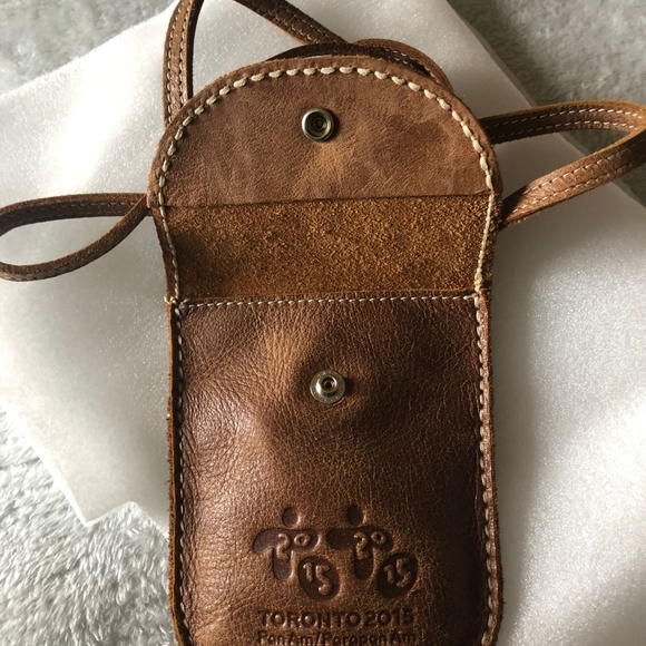 Brand new Roots sling bang collector's item - Picture 6 of 8